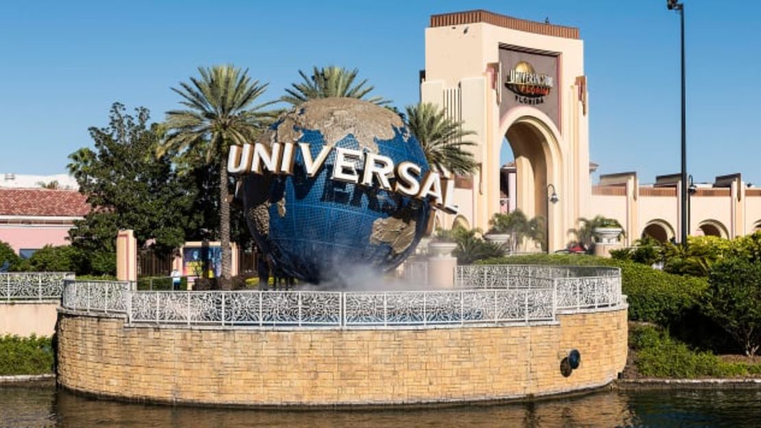 Universal Orlando Resort sigue abierto, hasta este martes por la mañana. Crédito: John Greim/LightRocket/Getty Images