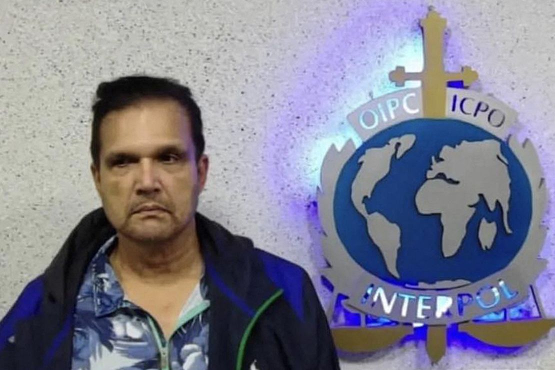 Esta imagen volante sin fecha publicada el 21 de septiembre de 2022 por la cuenta de Instagram de Interpol Venezuela muestra al fugitivo Francis Leonard Glenn, conocido como "Fat Leonard" tras su captura en Maiquetía, Venezuela.