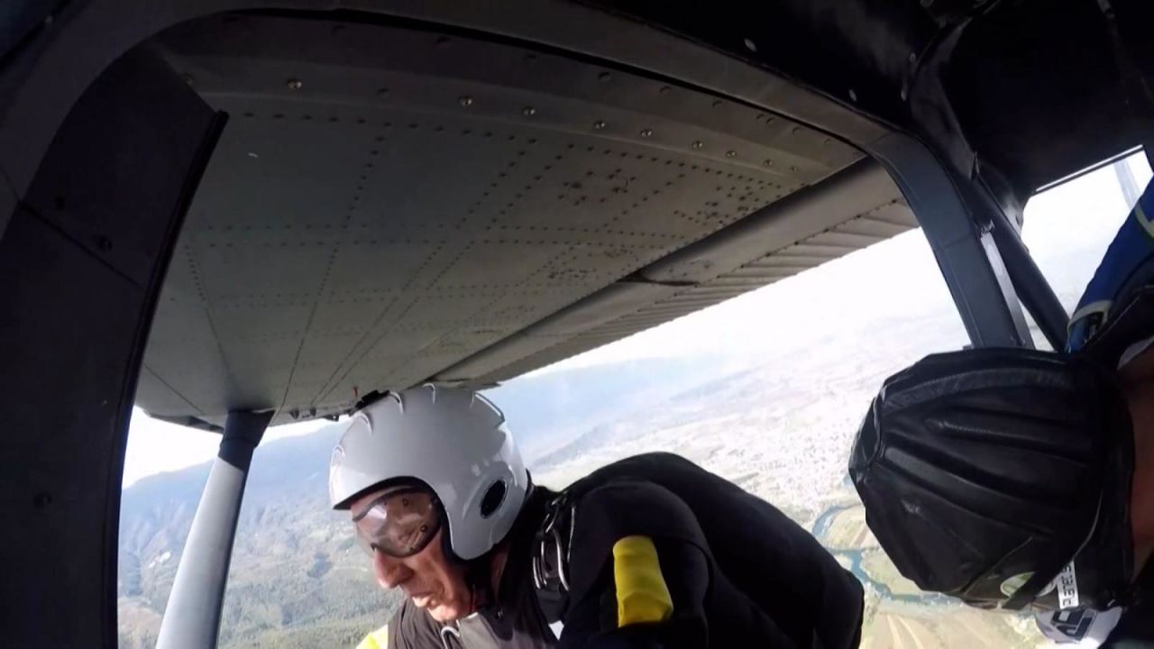 CNNE 1273609 - mira a este hombre de 88 anos practicar deportes extremos