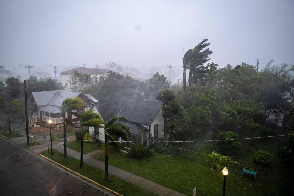 Fuertes vientos azotaron Punta Gorda el miércoles. Crédito: Ricardo Arduengo/AFP/Getty Images