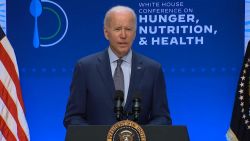 CNNE 1274896 - biden pregunta por una congresista fallecida en agosto