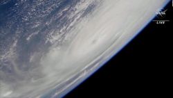 CNNE 1274941 - asi se vio desde el espacio el momento en que ian toco tierra