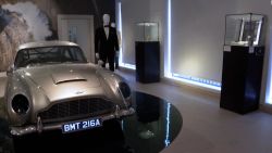 CNNE 1274947 - venden el iconico auto de james bond por 3 millones de dolares