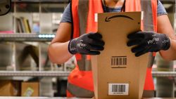 CNNE 1275648 - amazon aumenta el salario de sus trabajadores