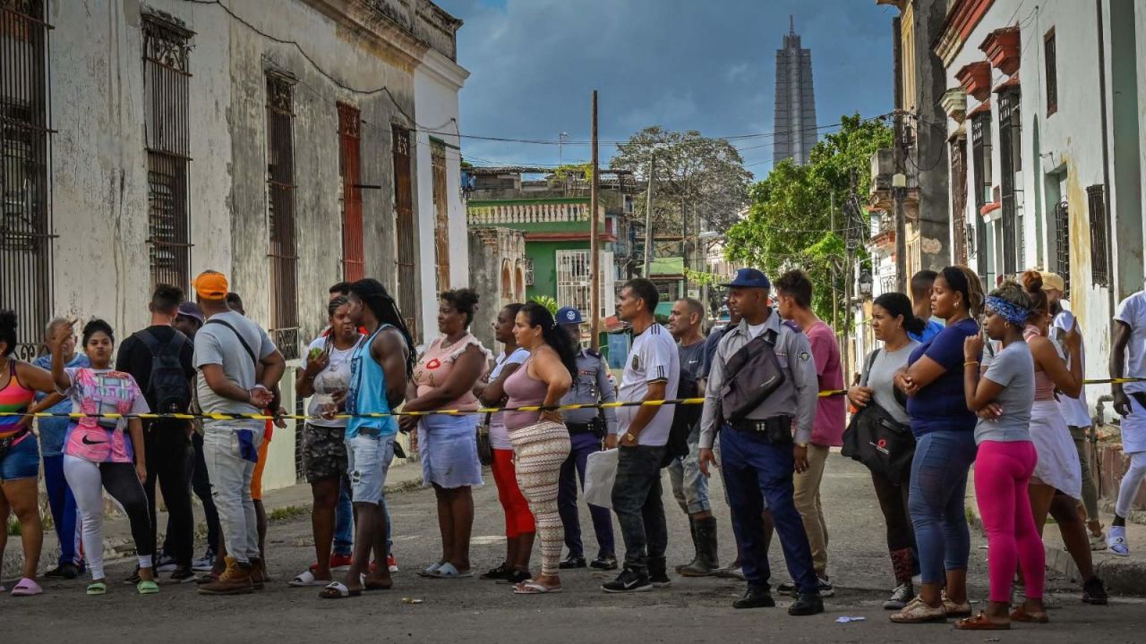 CNNE 1276168 - wsj- cuba habria pedido ayuda a ee-uu- por huracan ian