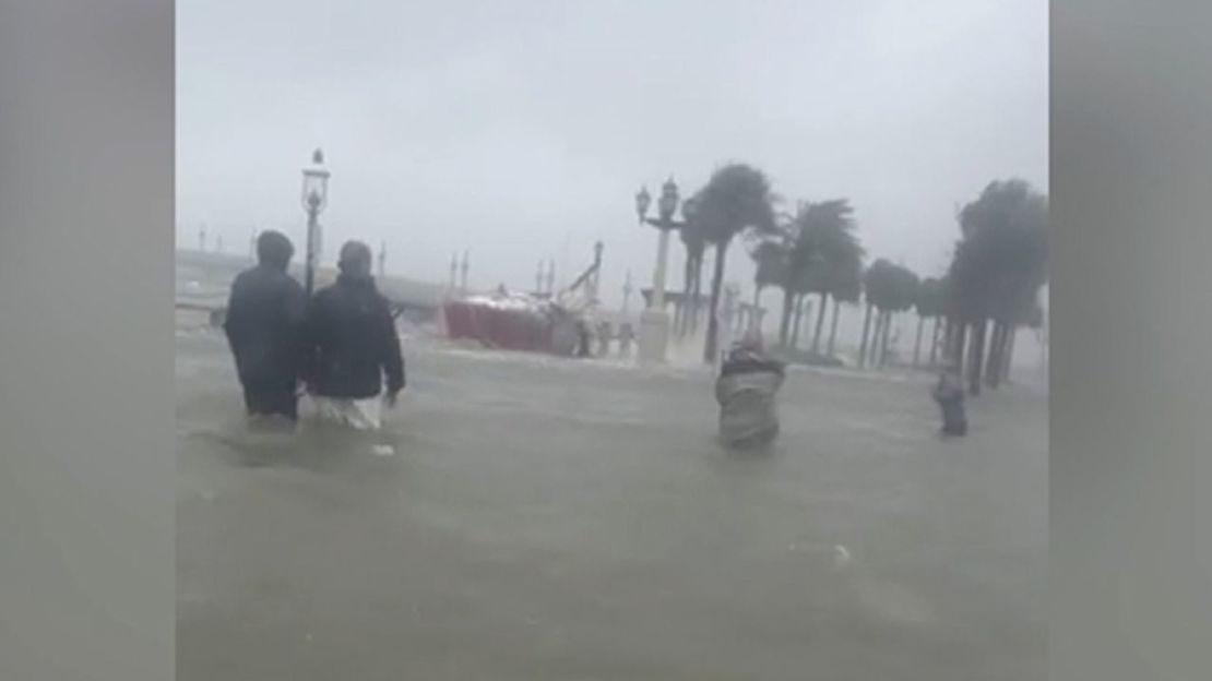 En el noreste de Florida, St. Augustine Beach sufrió inundaciones por lluvias y marejadas ciclónicas.