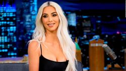 CNNE 1276574 - kim kardashian paga una multa de us$ 1,3 millones