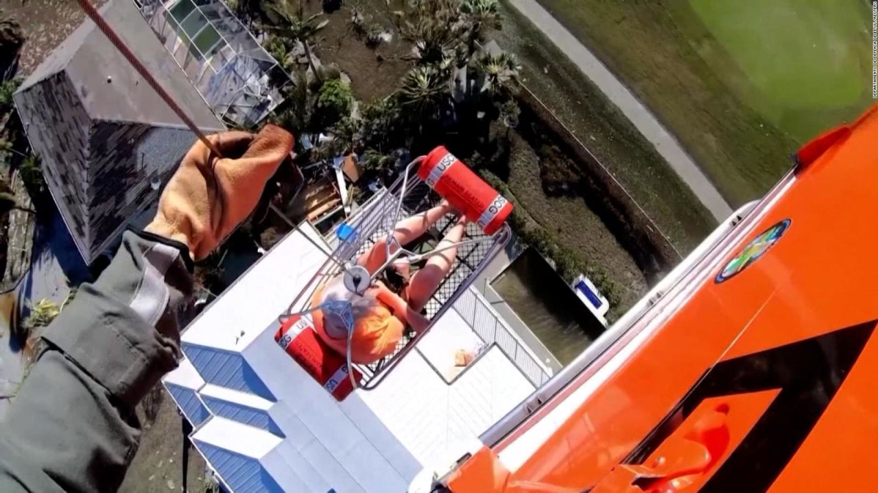 CNNE 1276583 - los dramaticos rescates desde el aire tras el paso de ian por florida