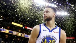 CNNE 1277115 - ¿como lo hizo? steph curry y su increible truco en japon