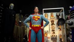 CNNE 1277221 - ¿te gustaria ser el nuevo dueno del traje de superman? ahora es posible