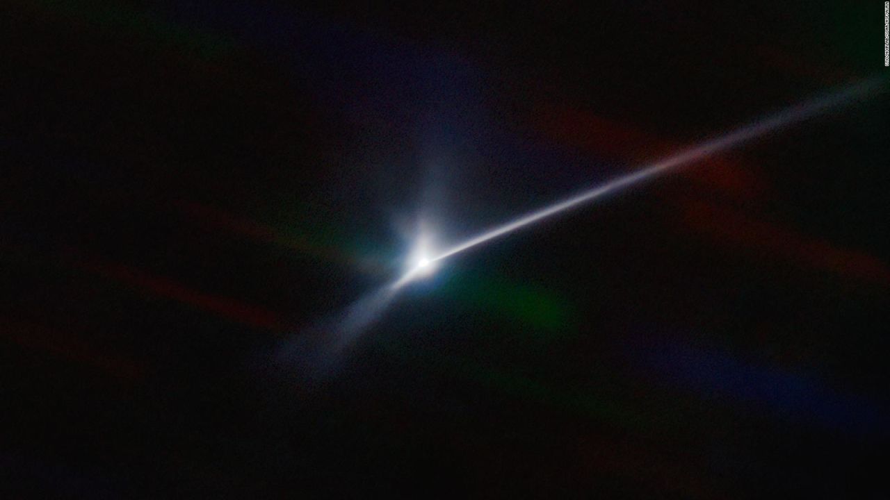 CNNE 1277402 - impresionante imagen luego del lanzamiento de mision dart de la nasa