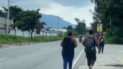 CNNE 1277996 - se incrementa el numero de migrantes sudamericanos que cruzan por guatemala