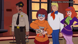 CNNE 1278443 - fanaticos aseguran que velma de "scooby doo" es gay