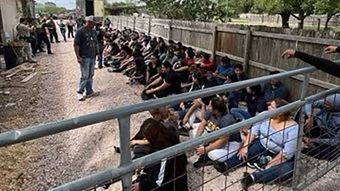 Ochenta y cuatro migrantes indocumentados han sido rescatados de un camión en el sur de Texas. Crédito: Oficina del Sheriff del Condado de Hidalgo