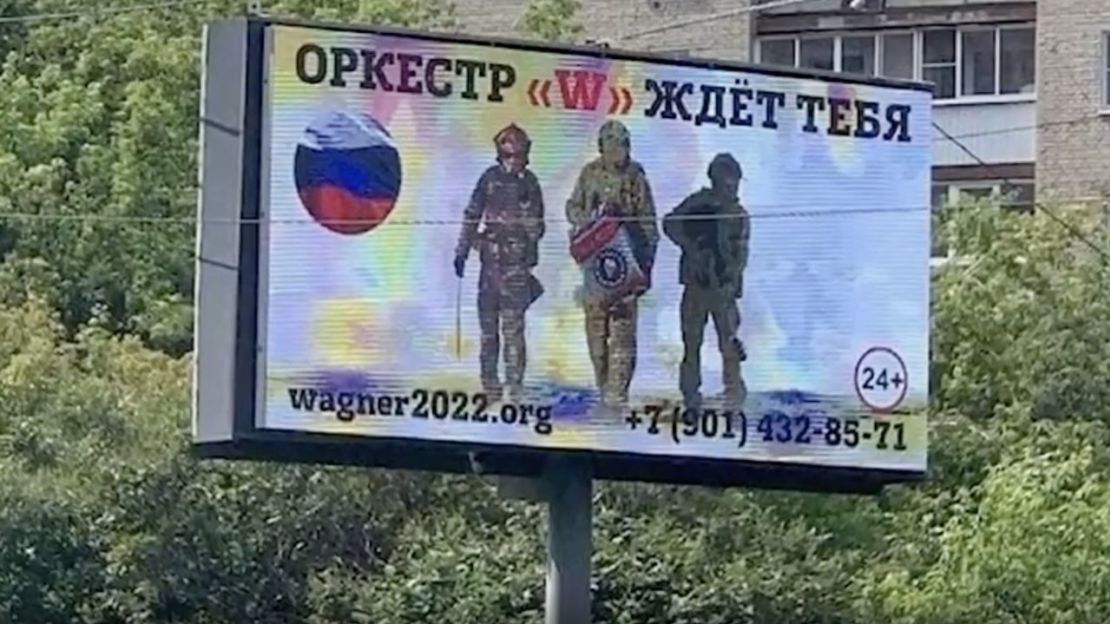 Un cartel publicitaria de Wagner en Rusia, parte del reciente reclutamiento público del grupo.