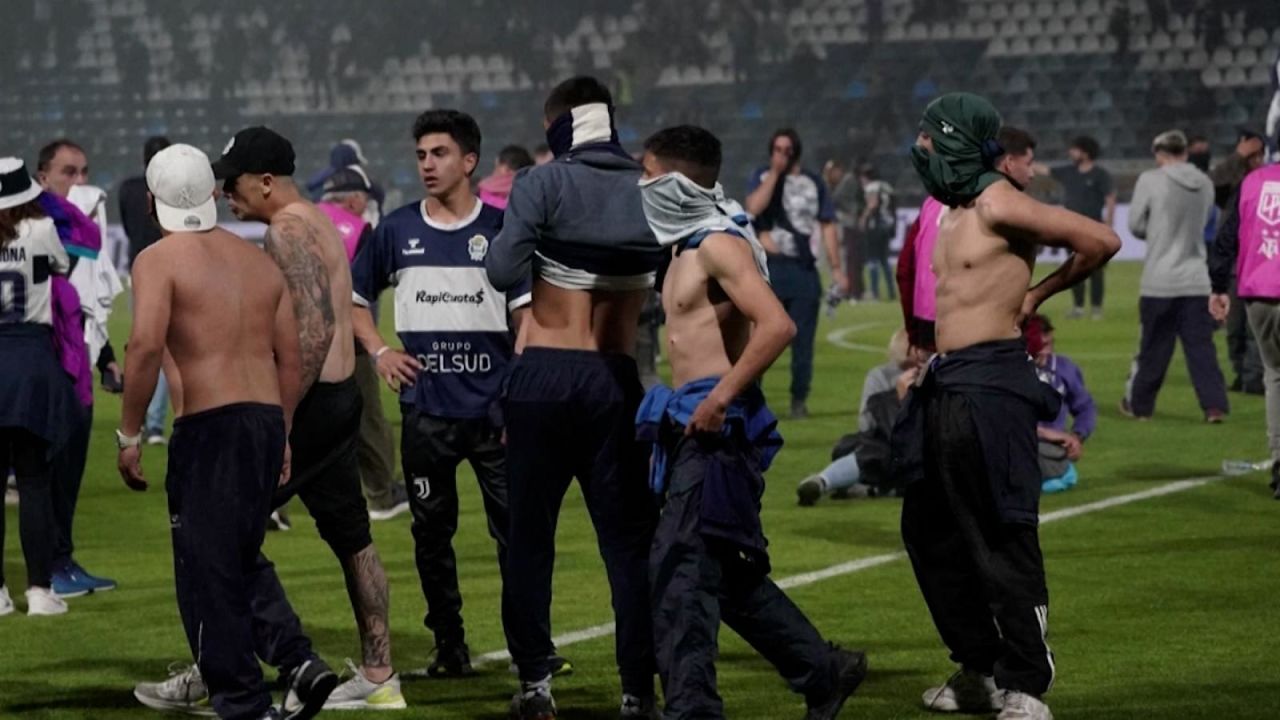 CNNE 1278852 - ¿que causo la tragedia en el partido entre gimnasia y boca juniors?