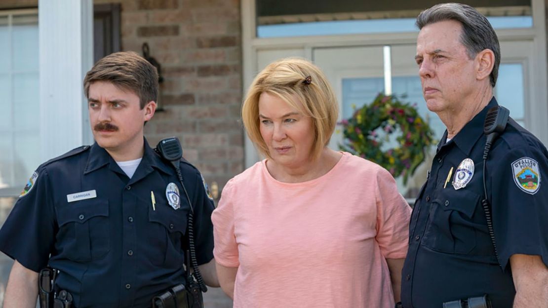 Jeremy Dean como el oficial Carrigan, Renée Zellweger, Cuyle Carvin como el detective Brian Hilke en "The Thing About Pam" Crédito: Skip Bolen/NBC