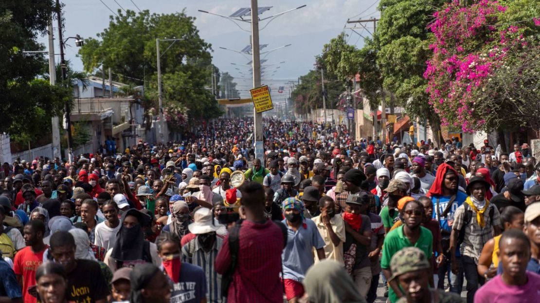 Manifestantes en las calles de Puerto Príncipe, Haití, el 3 de octubre. Crédito: Richard Pierrin/AFP/Getty Images