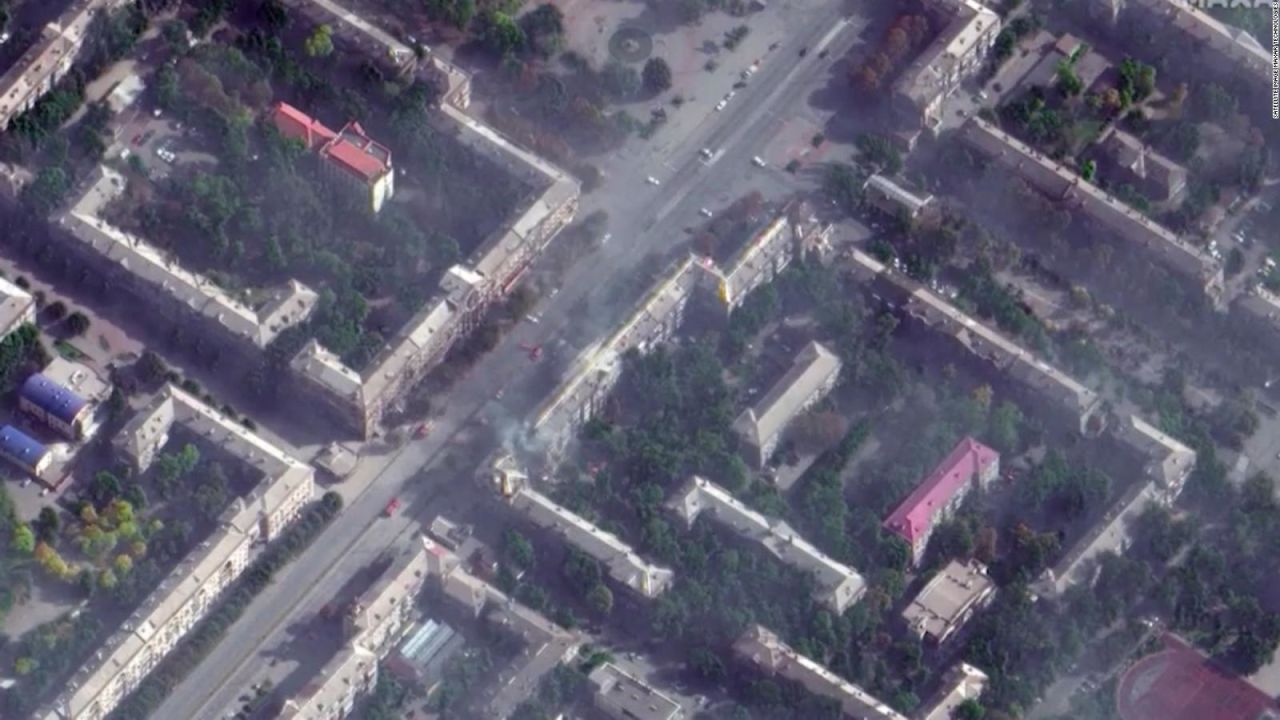 CNNE 1279051 - la destruccion de un edificio residencial en zaporiyia desde el espacio