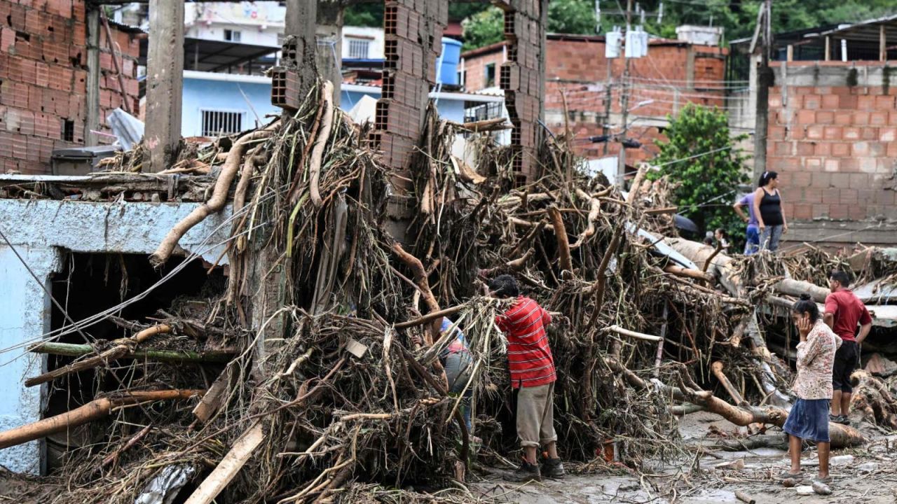 CNNE 1279533 - venezuela- al menos 22 muertes por inundaciones