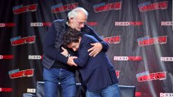 CNNE 1279838 - ¿volvieron del futuro? michael j- fox y christopher lloyd se reencuentran