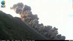 CNNE 1279880 - asi fue la imponente erupcion del volcan stromboli en italia