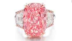 CNNE 1279925 - vendieron un diamante rosa por casi us$ 60 millones