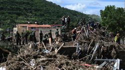 CNNE 1280015 - imagenes del letal deslave en las tejerias, venezuela