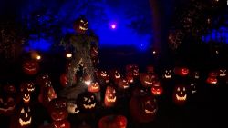 CNNE 1280381 - festival de halloween "carved" hace tributo a celebridades