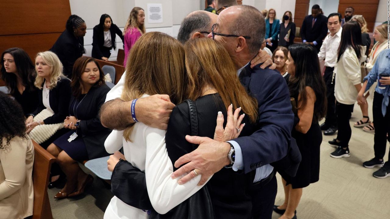 CNNE 1281631 - asi reaccionaron familiares de victimas de parkland