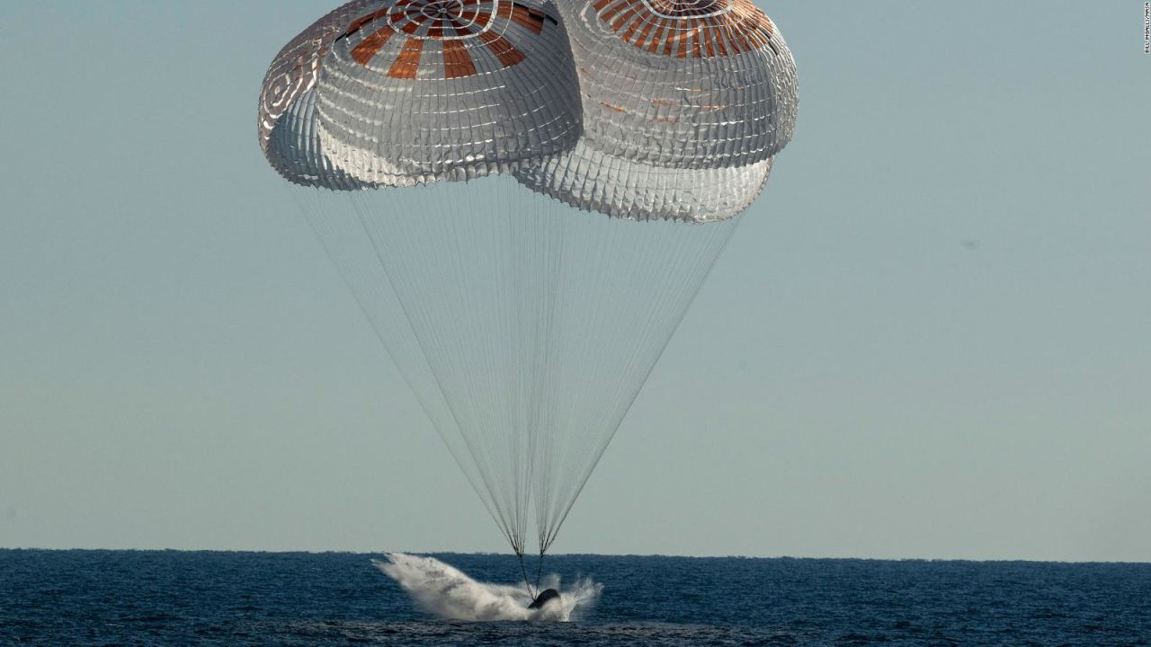 CNNE 1282289 - asi se vivio el amerizaje de la capsula crew dragon de space x