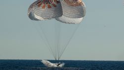 CNNE 1282289 - asi se vivio el amerizaje de la capsula crew dragon de space x