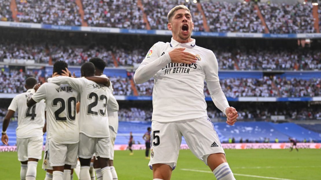 El uruguayo Federico Valverde celebra su gol en el Real Madrid vs. Barcelona de este domingo 16 de octubre de 2022.