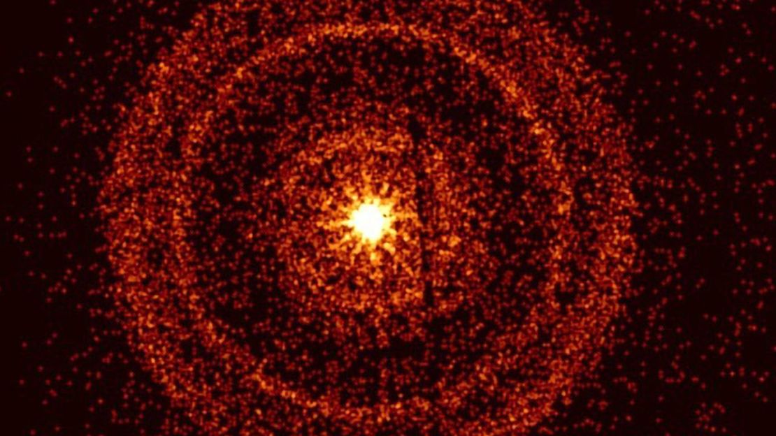 El Observatorio Swift de Neil Gehrels captó el 9 de octubre el resplandor de una explosión de rayos gamma. Los anillos brillantes son rayos X dispersados por capas de polvo dentro de nuestra galaxia. Crédito: NASA/Swift/A. Beardmore Universidad de Leicester