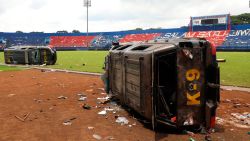 CNNE 1283643 - prometen demoler estadio donde murieron mas de 130 personas en indonesia