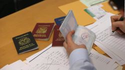 CNNE 1283771 - hasta dos anos para conseguir tu visa de turista para ee-uu-, conoce por que