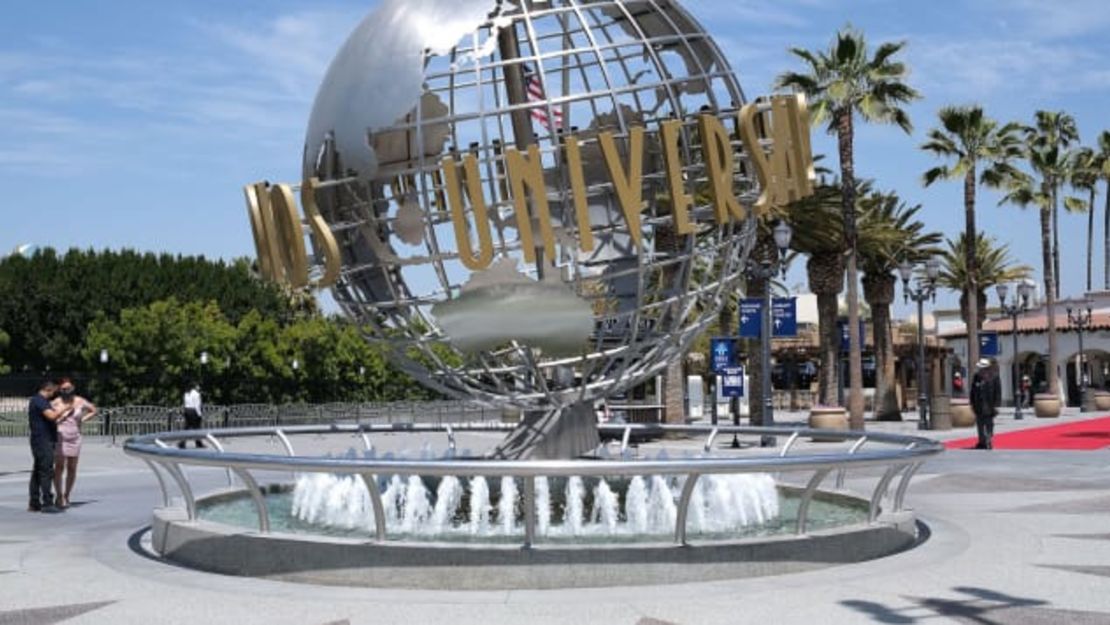 En el sur de California, Universal Studios Hollywood también ha aumentado los precios, pero la subida no ha sido tan pronunciada como en Disney. Crédito: Lisa O'Connor/AFP/Getty Images