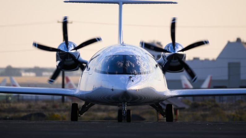 La empresa israelí Eviation Aircraft ha desarrollado y hecho volar con éxito Alice, el primer avión de pasajeros eléctrico del mundo destinado a los viajes de distancia corta. Crédito: Mathieu Lewis-Rolland/Getty Images North America/Getty Images