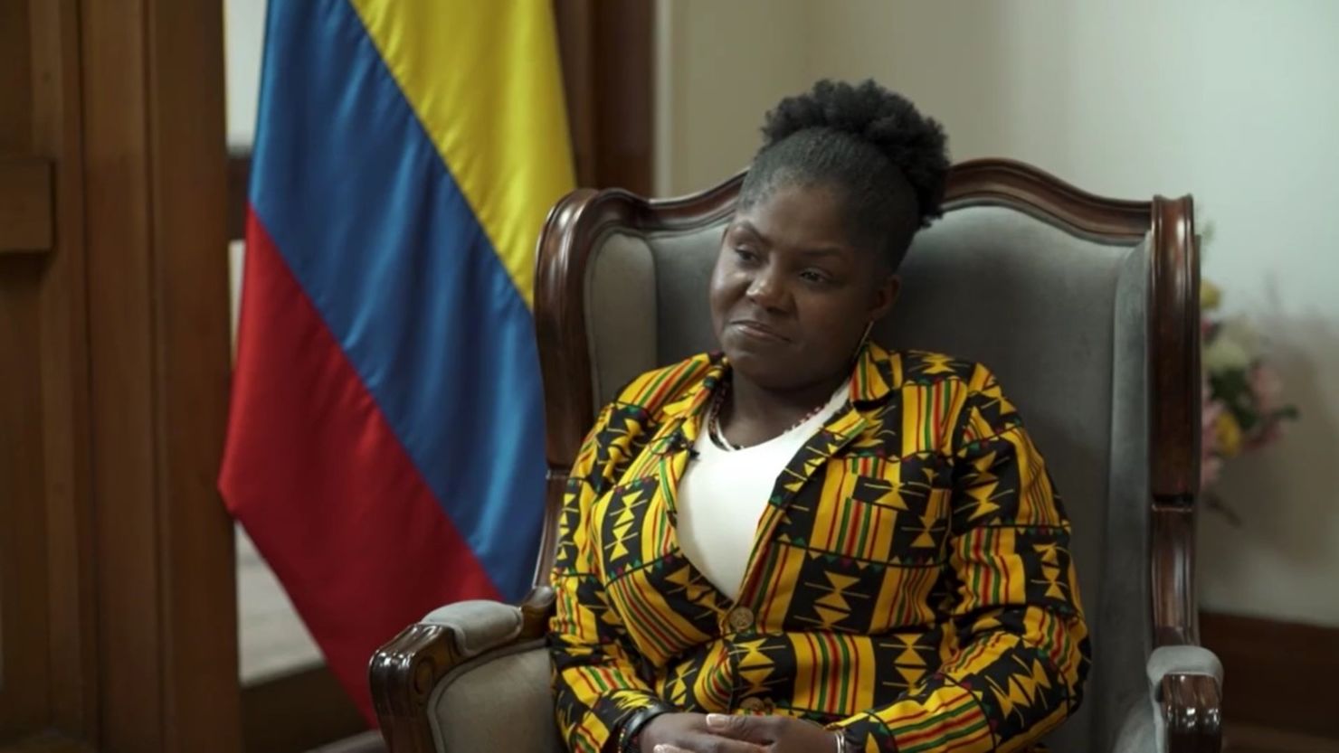 Francia Márquez es la primera mujer que ha hecho historia en Colombia por ocupar la vicepresidencia relata su experiencia y lo que significa ser afrodescendiente: “Significa ser resistente, resiliente, pero también alegría”.