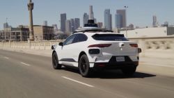 CNNE 1284785 - los taxis totalmente autonomos de waymo pronto en l-a-