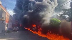 CNNE 1285243 - mexico-1-500 evacuados tras explosion de camion cisterna