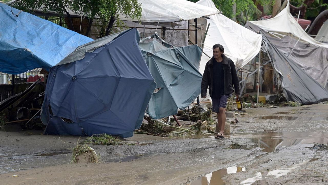 CNNE 1285935 - huracan roslyn causa la muerte a dos personas en mexico