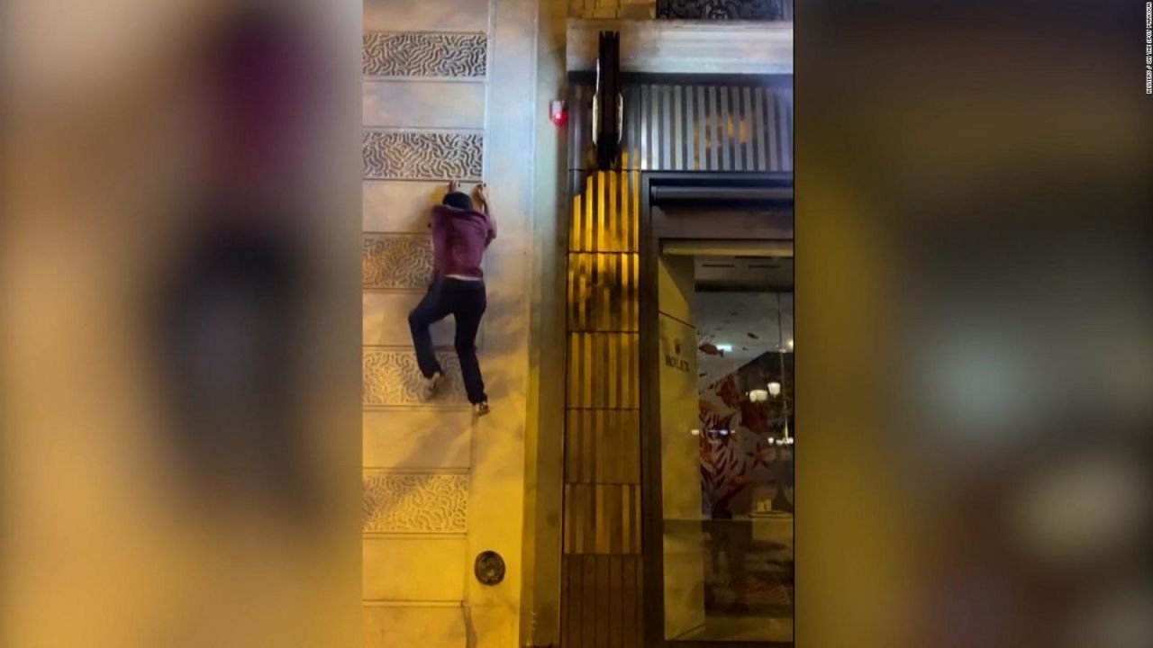 CNNE 1286290 - estos jovenes de paris usan el parkour para ahorrar electricidad