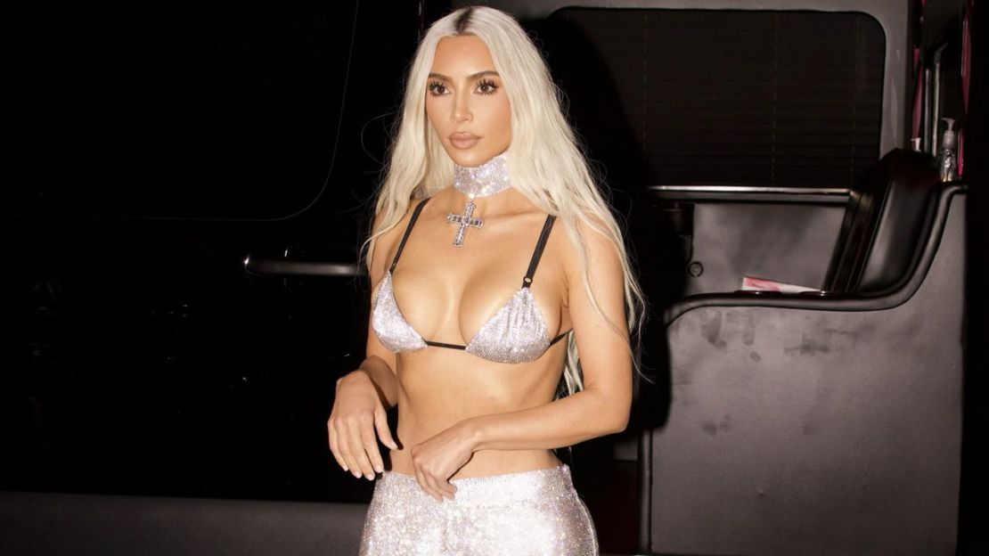 Kim Kardashian sale a celebrar su cumpleaños. Crédito: Diggzy/Shutterstock