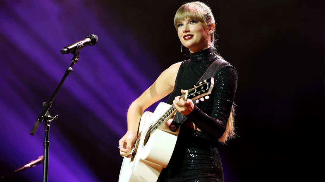 Taylor Swift se presenta en los Premios NSAI 2022 Nashville Songwriter el 20 de septiembre de 2022 en Nashville, Tennessee.