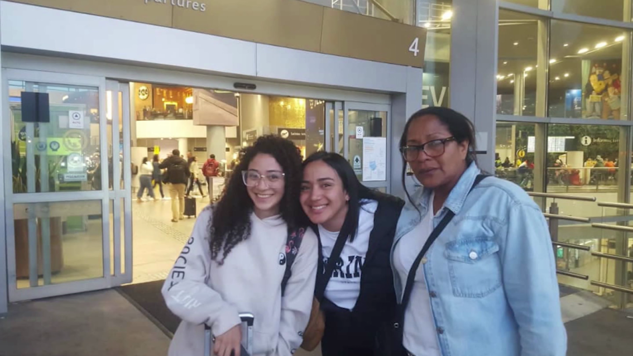 CNNE 1286730 - madre suplica ayuda para ubicar a sus hijas que migraron de venezuela rumbo a ee-uu-