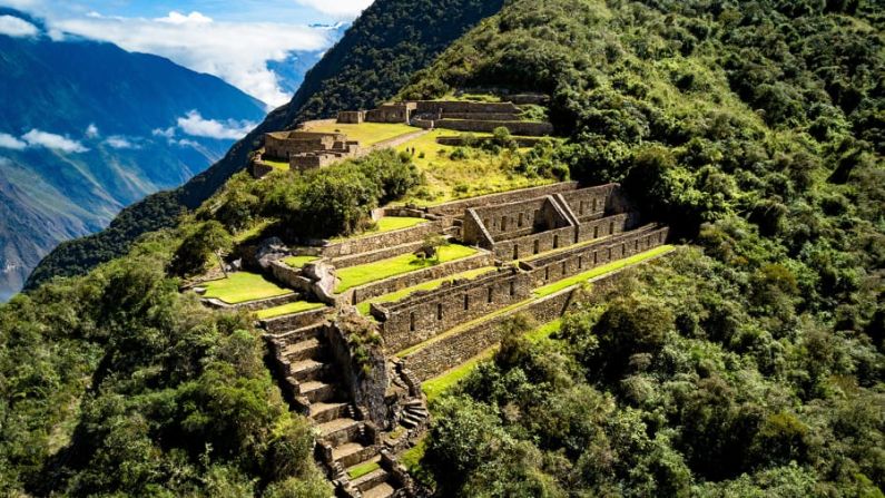 Choquequirao, Perú: estas ruinas incas son una alternativa menos visitada a Machu Picchu. El sitio es cada vez más accesible para los visitantes y estimula el desarrollo económico. Crédito: erick/Adobe Stock