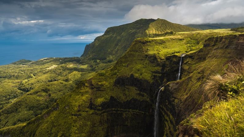 Azores: región autónoma de Portugal, las islas volcánicas de las Azores aparecen en la lista de lo mejor del mundo de National Geographic para 2023. Ve más destinos en la galería. Crédito: Marco Bottigelli/Moment RF/Getty Images