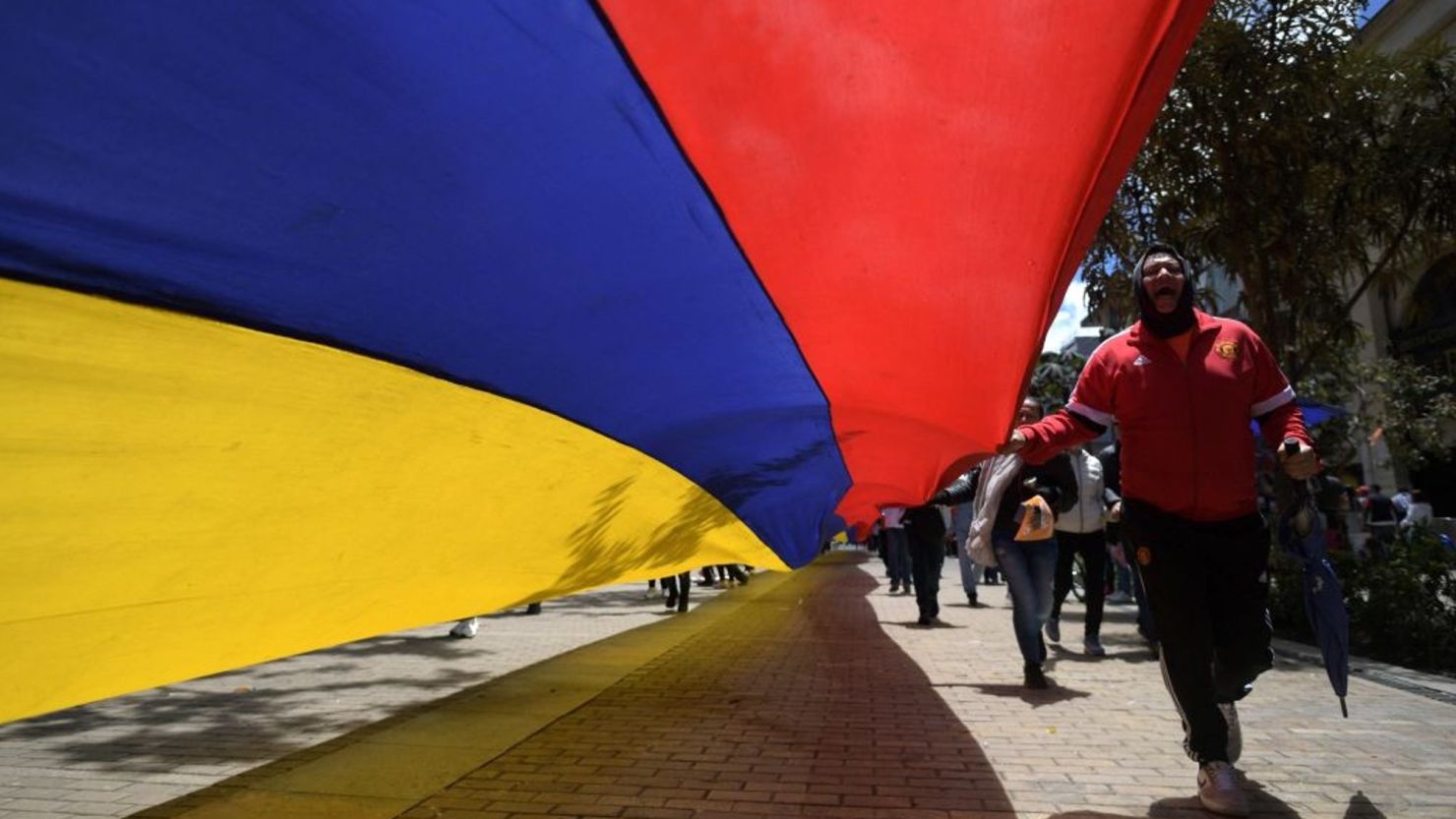 Trabajadores durante una manifestación del Día del Trabajo en Bogotá el 1 de mayo de 2022.