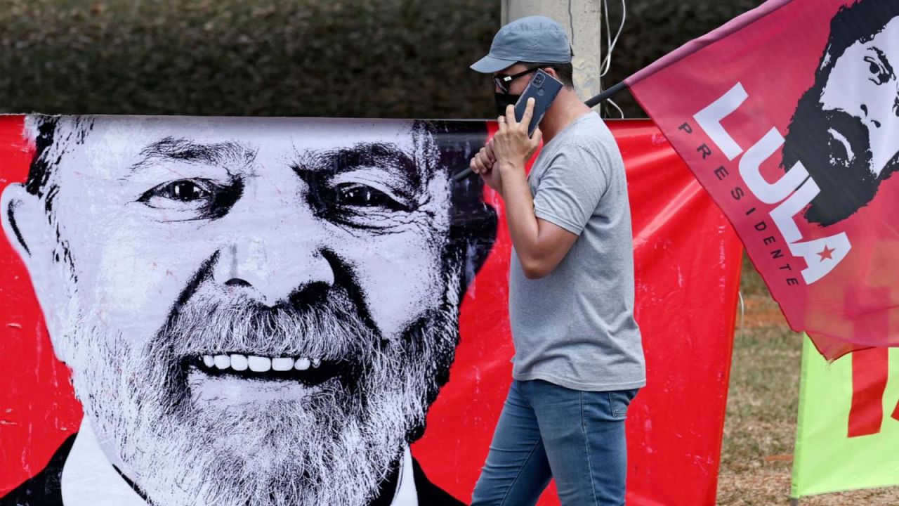 CNNE 1288274 - brasilenos se muestran indecisos y frustrados con lula y bolsonaro